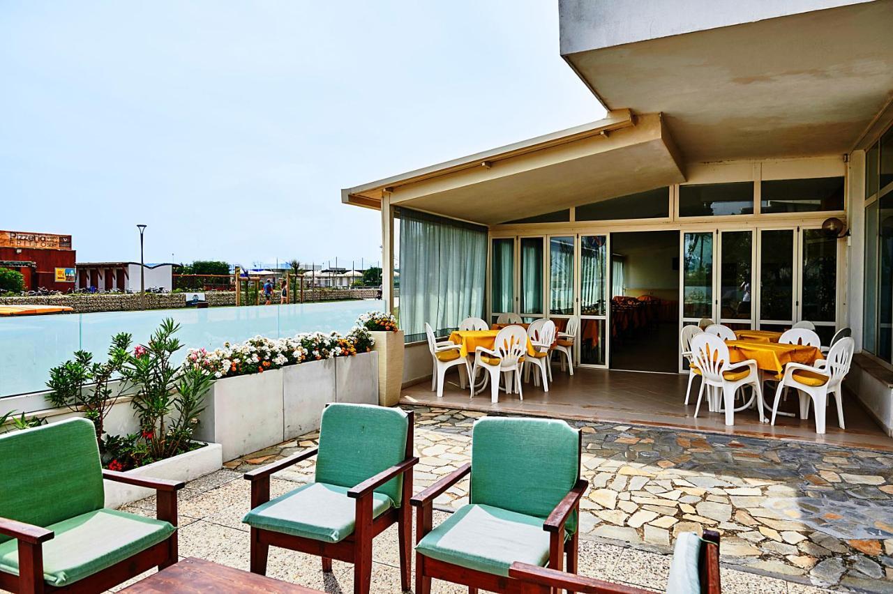 Hotel Caesar Bed And Breakfast Milano Marittima Eksteriør billede