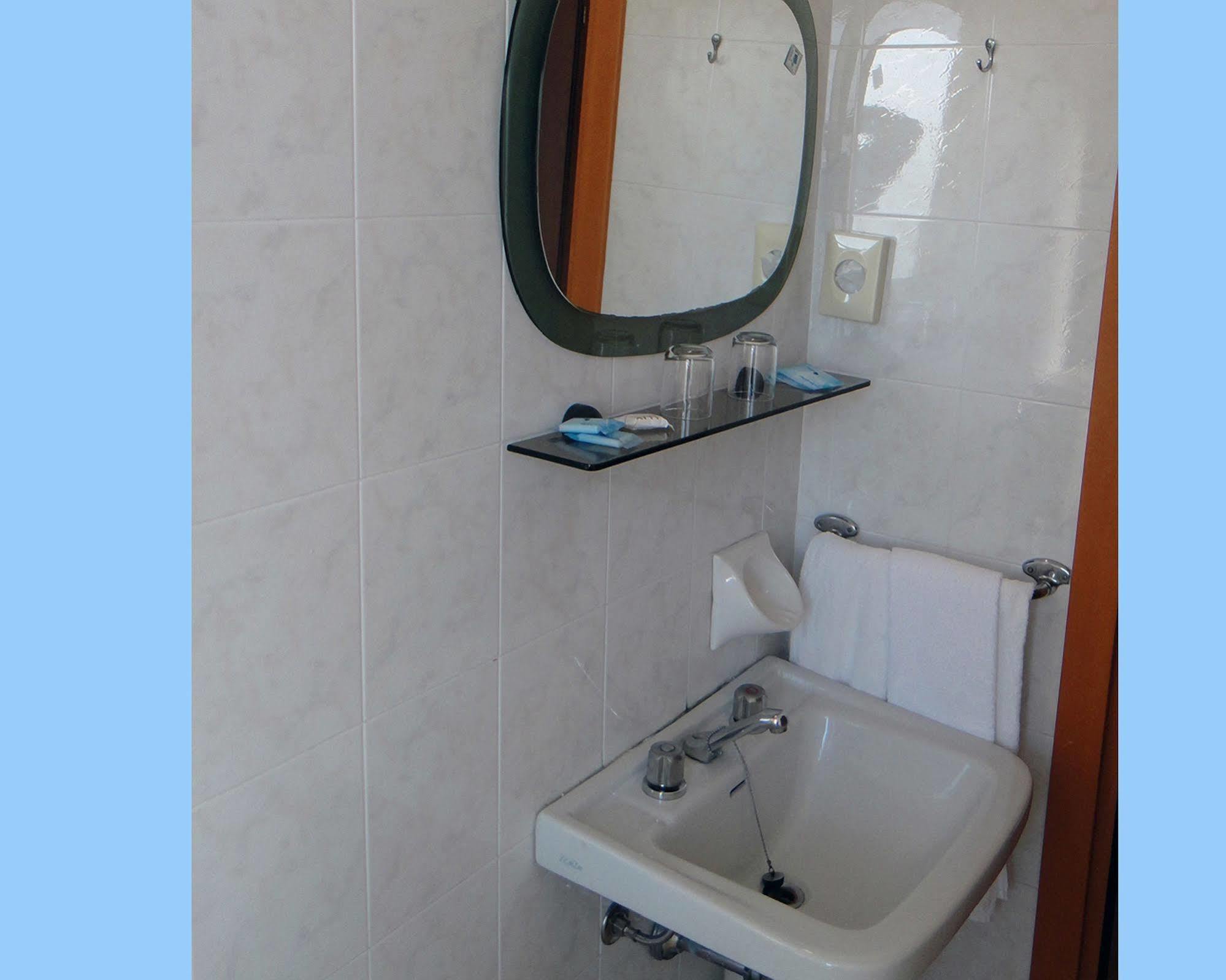Hotel Caesar Bed And Breakfast Milano Marittima Eksteriør billede