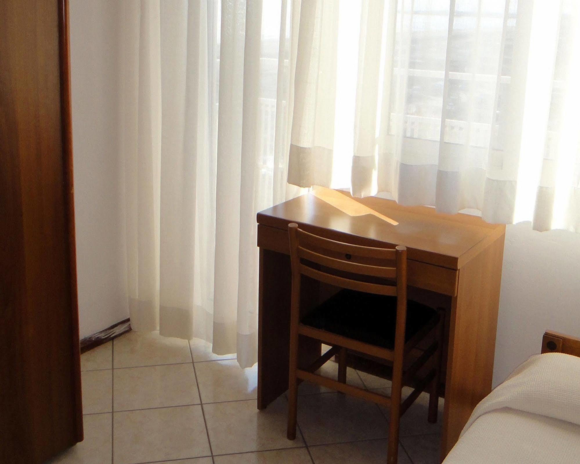 Hotel Caesar Bed And Breakfast Milano Marittima Eksteriør billede