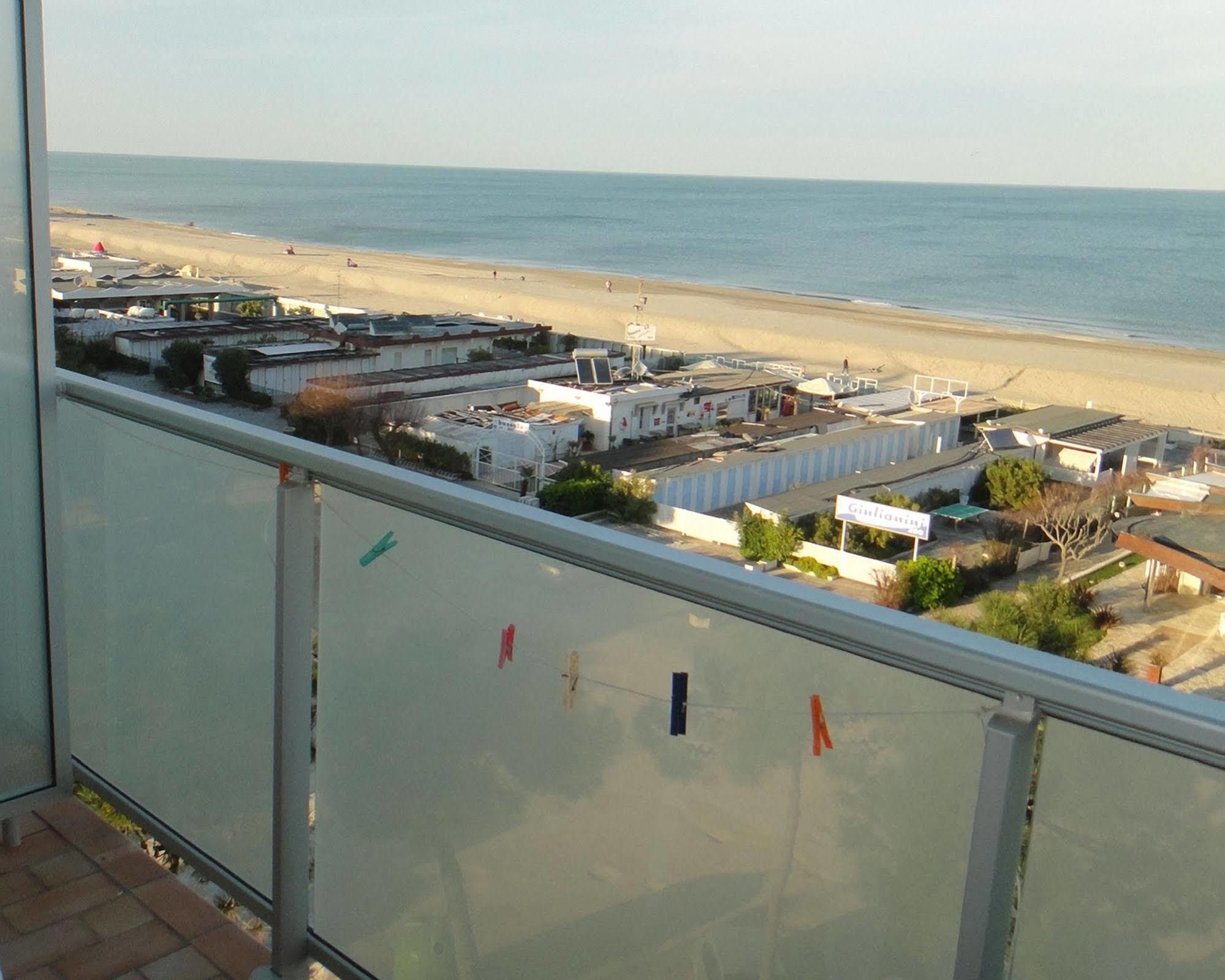 Hotel Caesar Bed And Breakfast Milano Marittima Eksteriør billede