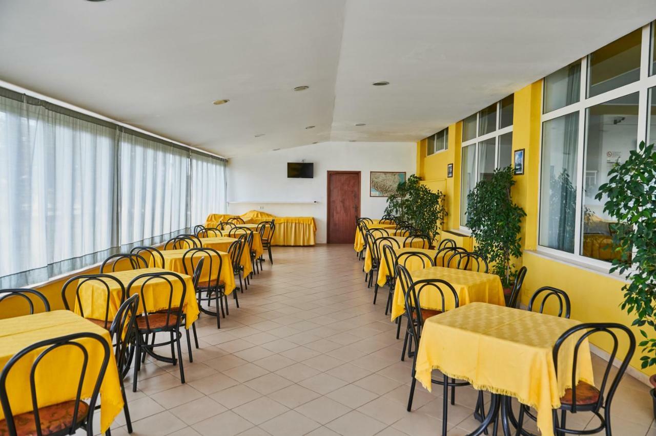 Hotel Caesar Bed And Breakfast Milano Marittima Eksteriør billede