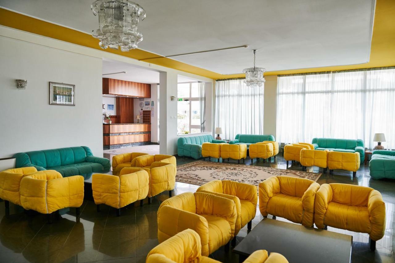 Hotel Caesar Bed And Breakfast Milano Marittima Eksteriør billede
