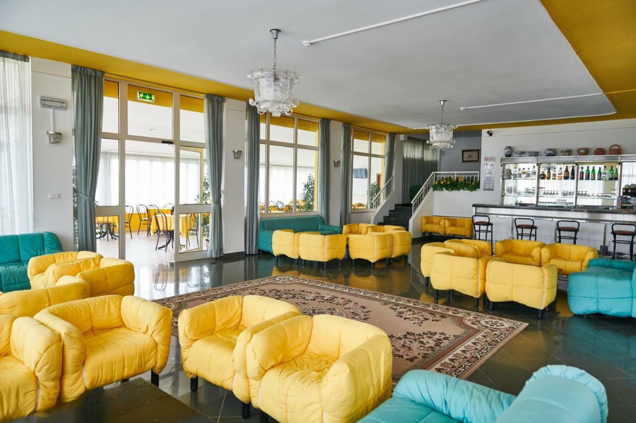 Hotel Caesar Bed And Breakfast Milano Marittima Eksteriør billede