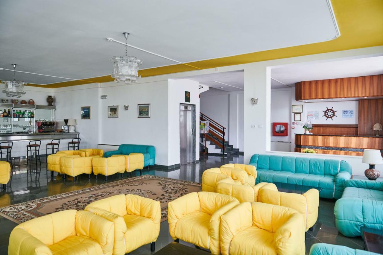 Hotel Caesar Bed And Breakfast Milano Marittima Eksteriør billede