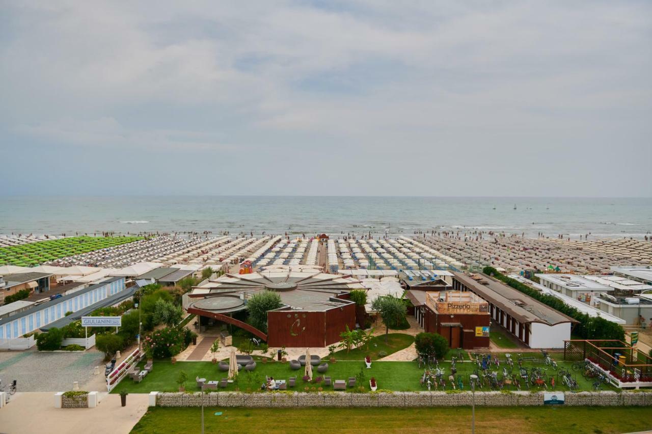 Hotel Caesar Bed And Breakfast Milano Marittima Eksteriør billede