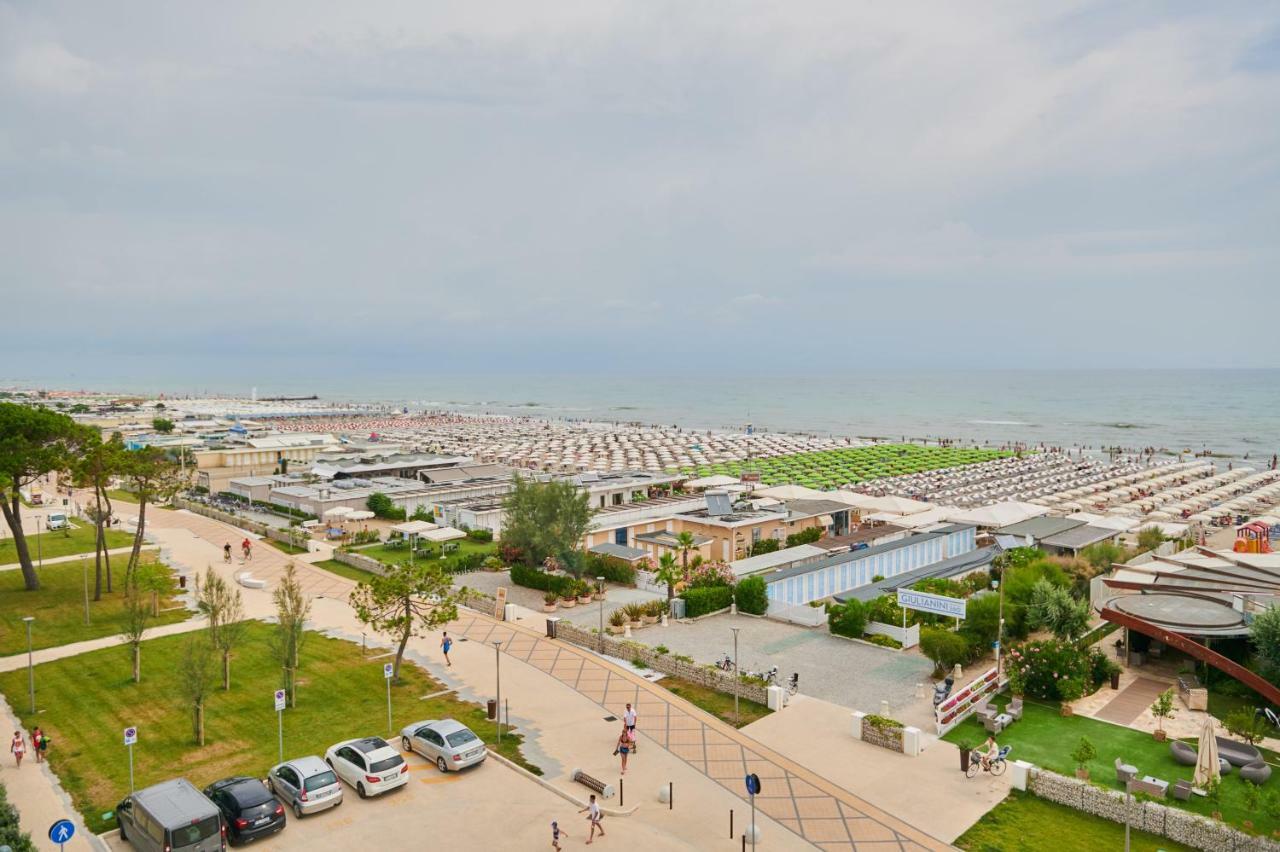 Hotel Caesar Bed And Breakfast Milano Marittima Eksteriør billede