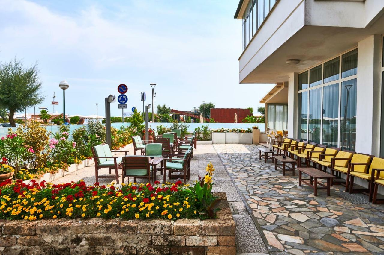 Hotel Caesar Bed And Breakfast Milano Marittima Eksteriør billede
