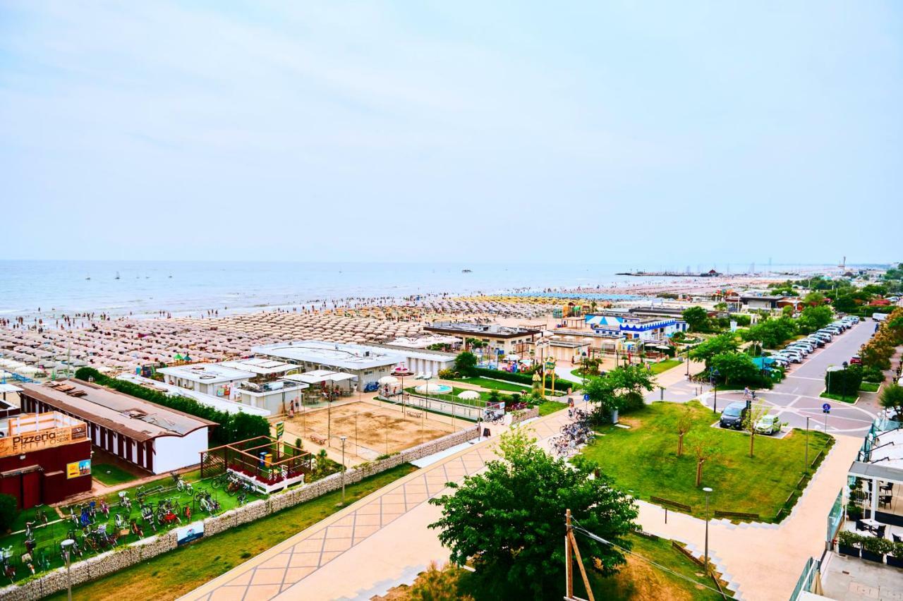 Hotel Caesar Bed And Breakfast Milano Marittima Eksteriør billede